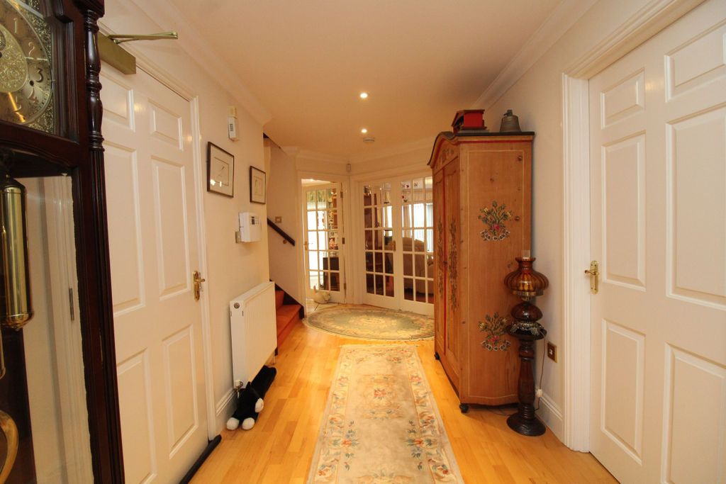 Property photo 3 of 23