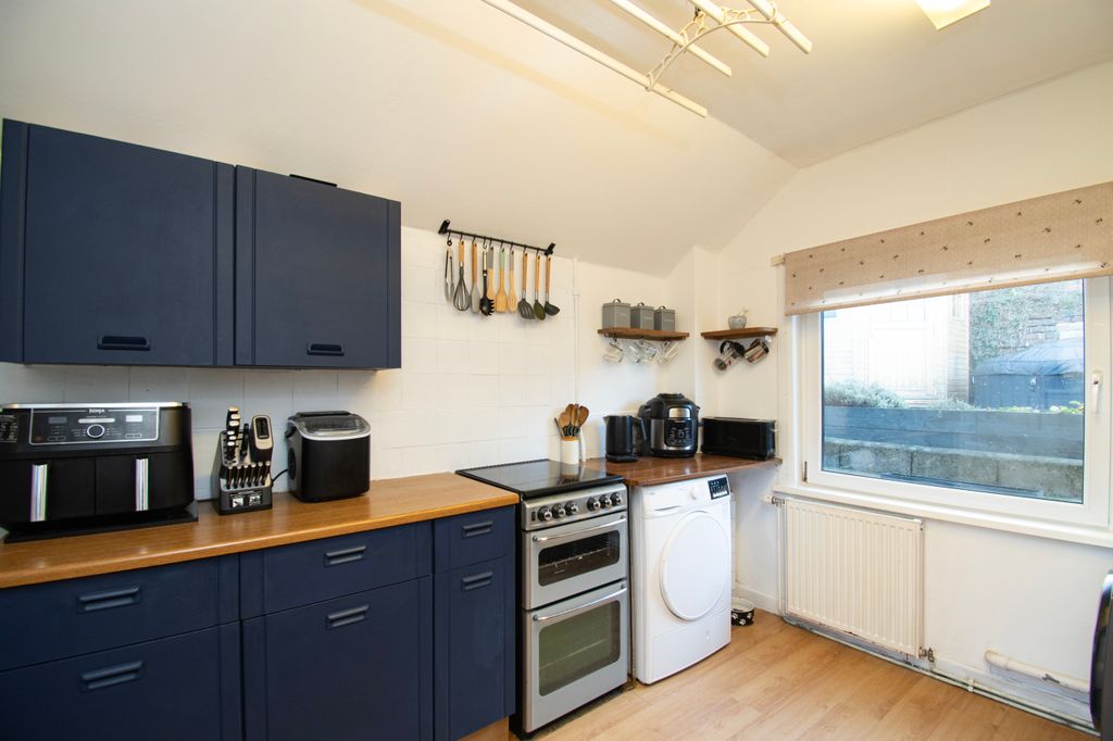 Property photo 3 of 26 Kitchen