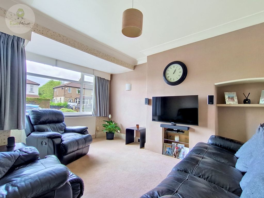 Property photo 3 of 14 180-Elmfield-Drive_00002
