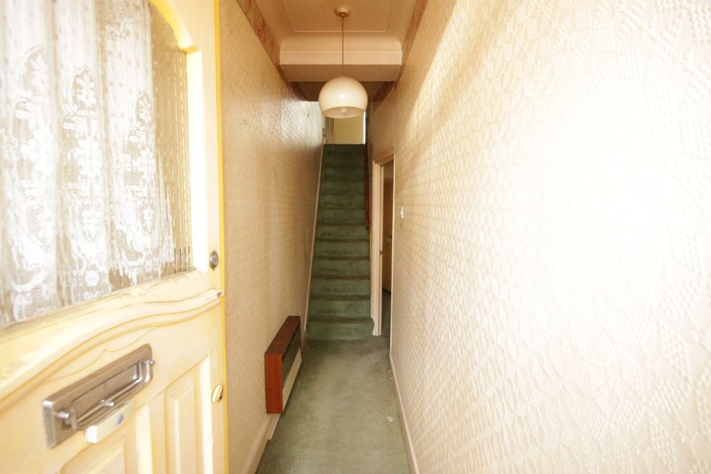 Property photo 2 of 10 Hallway