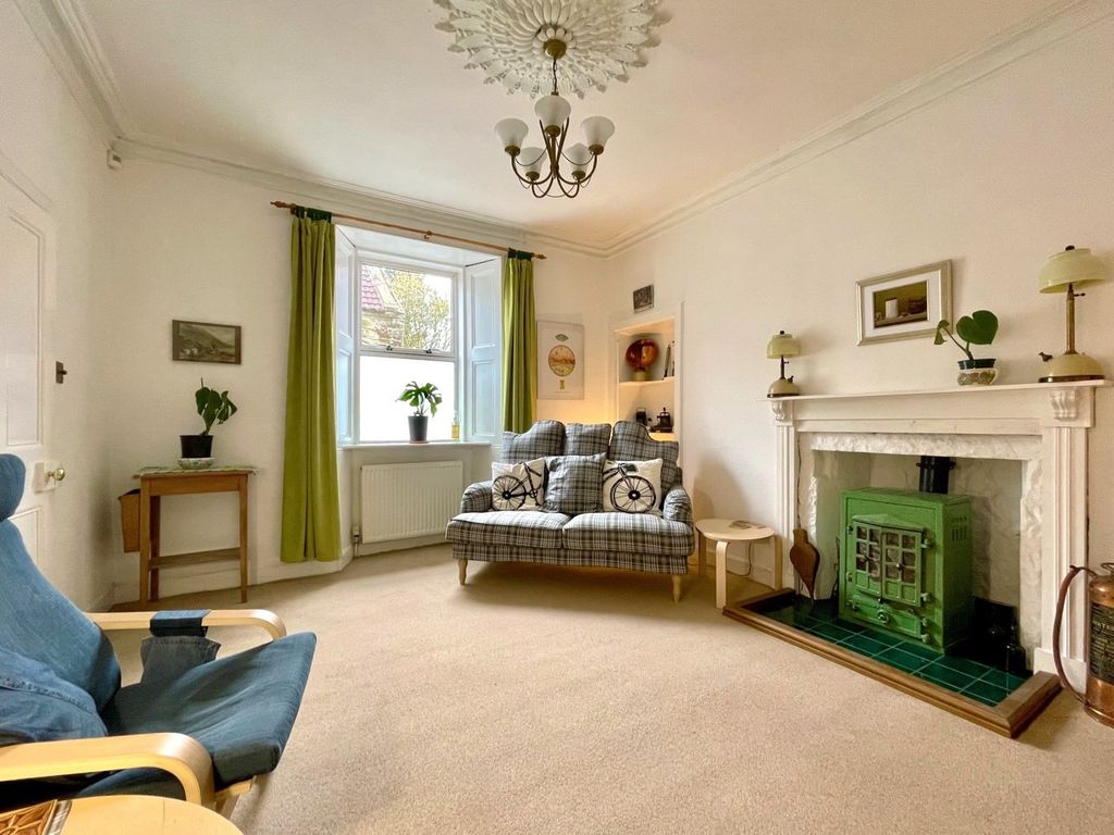 Property photo 3 of 44