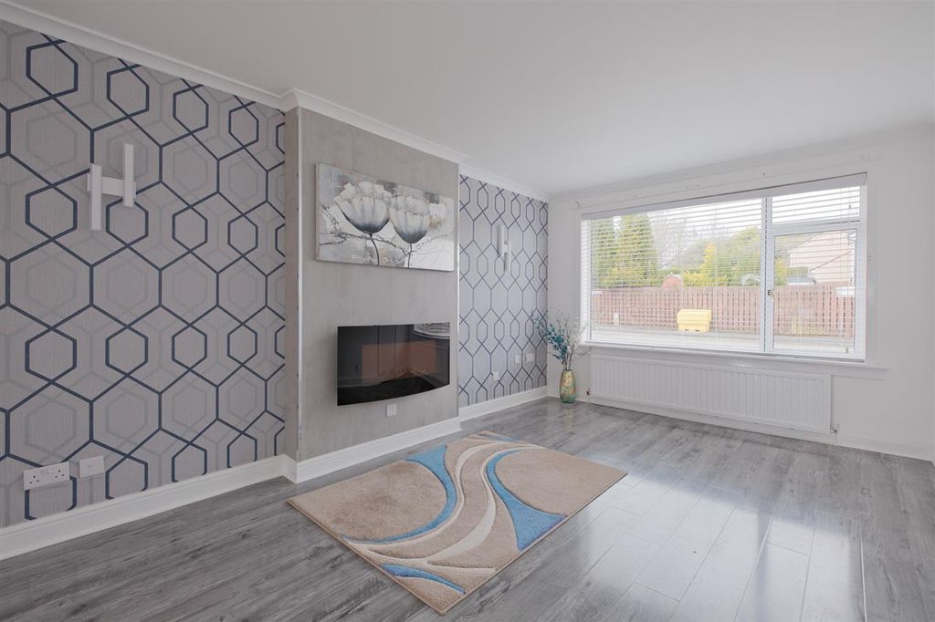 Property photo 2 of 24 Lounge