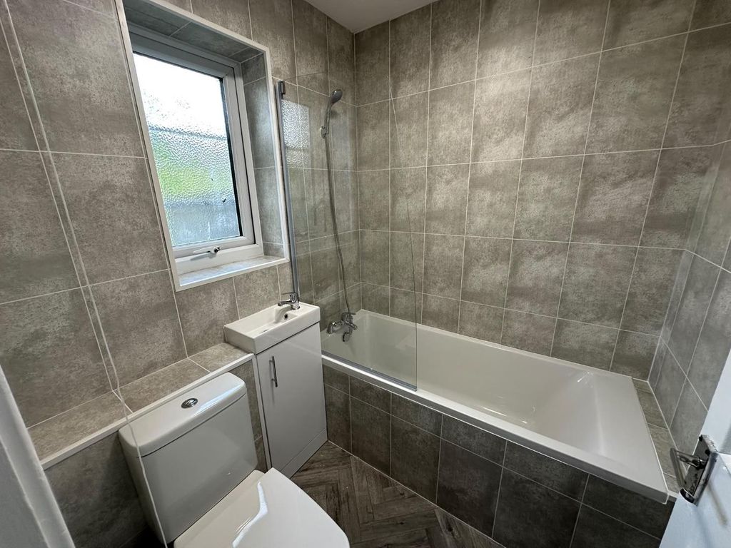 Property photo 2 of 6 80c6323d-ee5E-4559-9E2F-0546d129d8Ae.Jpg