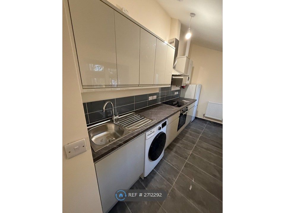 Property photo 2 of 9 Kitchen