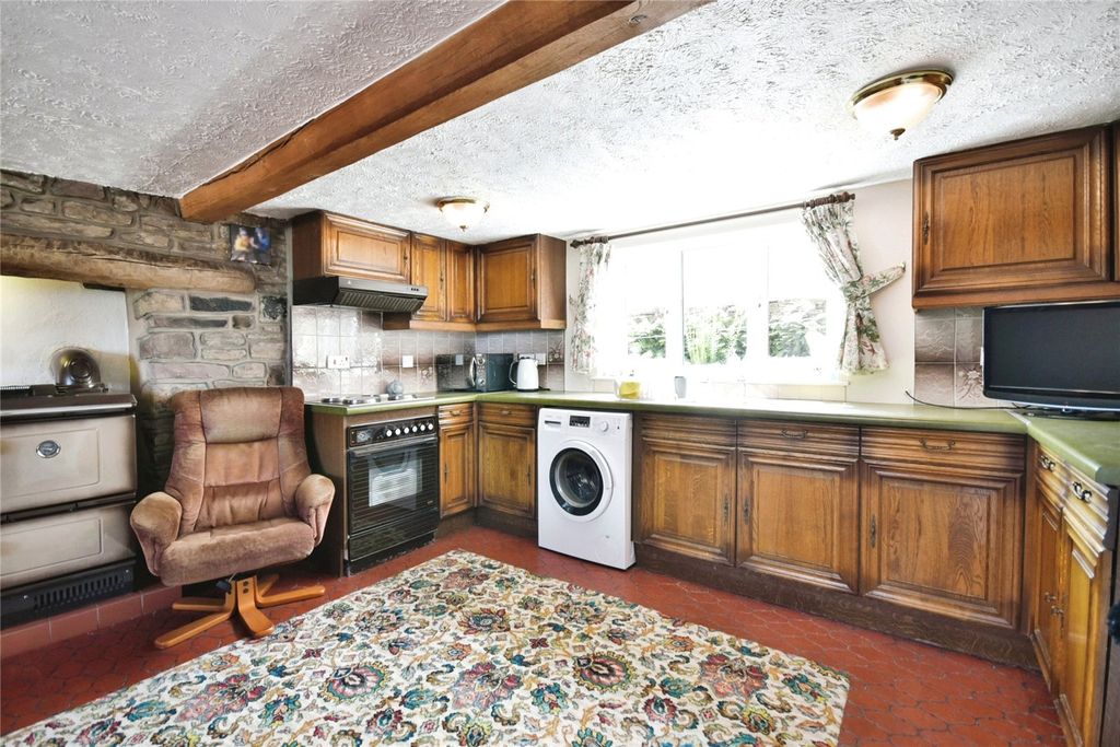 Property photo 2 of 16 Dining Kitchen