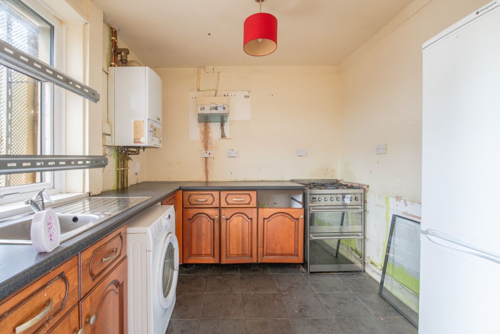 Property photo 3 of 17 Kitchen