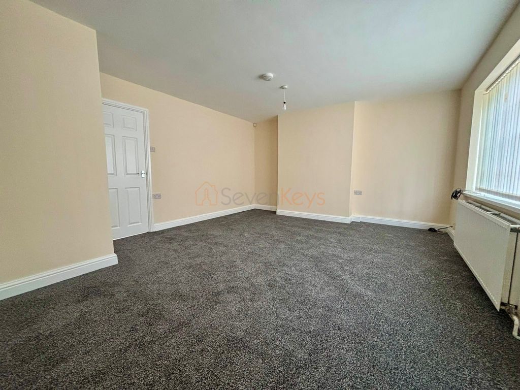 Property photo 2 of 8 1