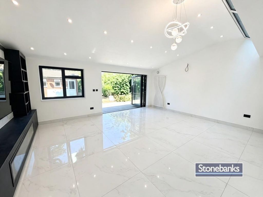 Property photo 2 of 18 18914826-F566-4A44-B11A-4B11F33d8ce0.Jpg