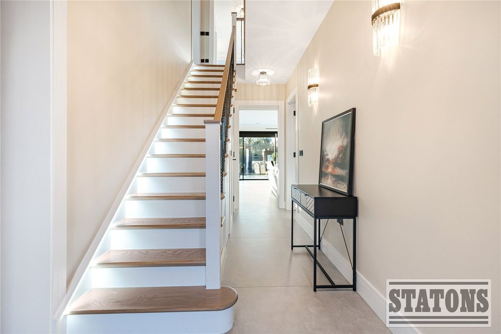 Property photo 2 of 31 Picture No. 29