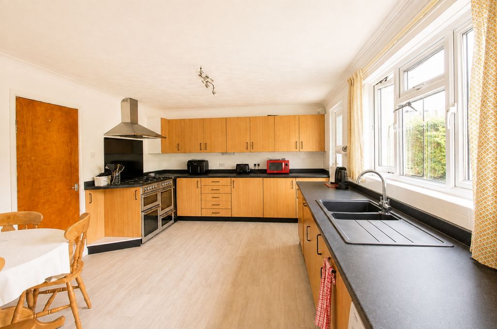 Property photo 2 of 19 0Fba0E8F-61Af-4c7A-A8Ff-0d6Cf0Eb25E5