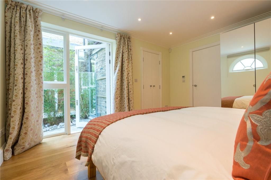 Property photo 3 of 7 Master Bedroom