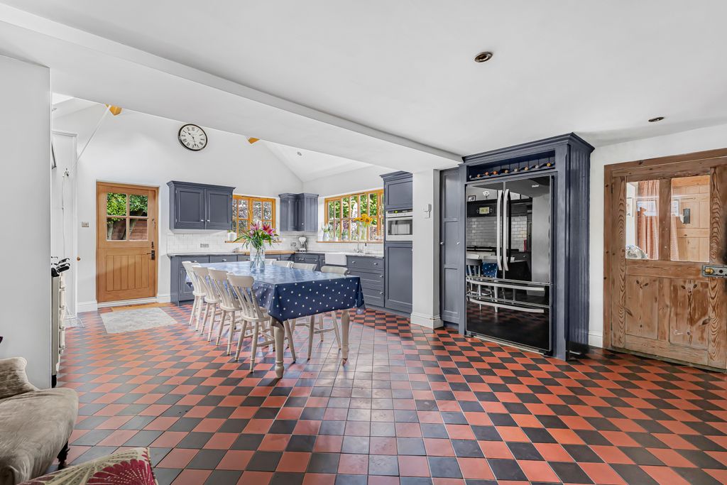 Property photo 2 of 31 1440150