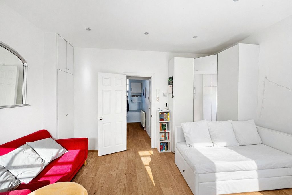 Property photo 1 of 5