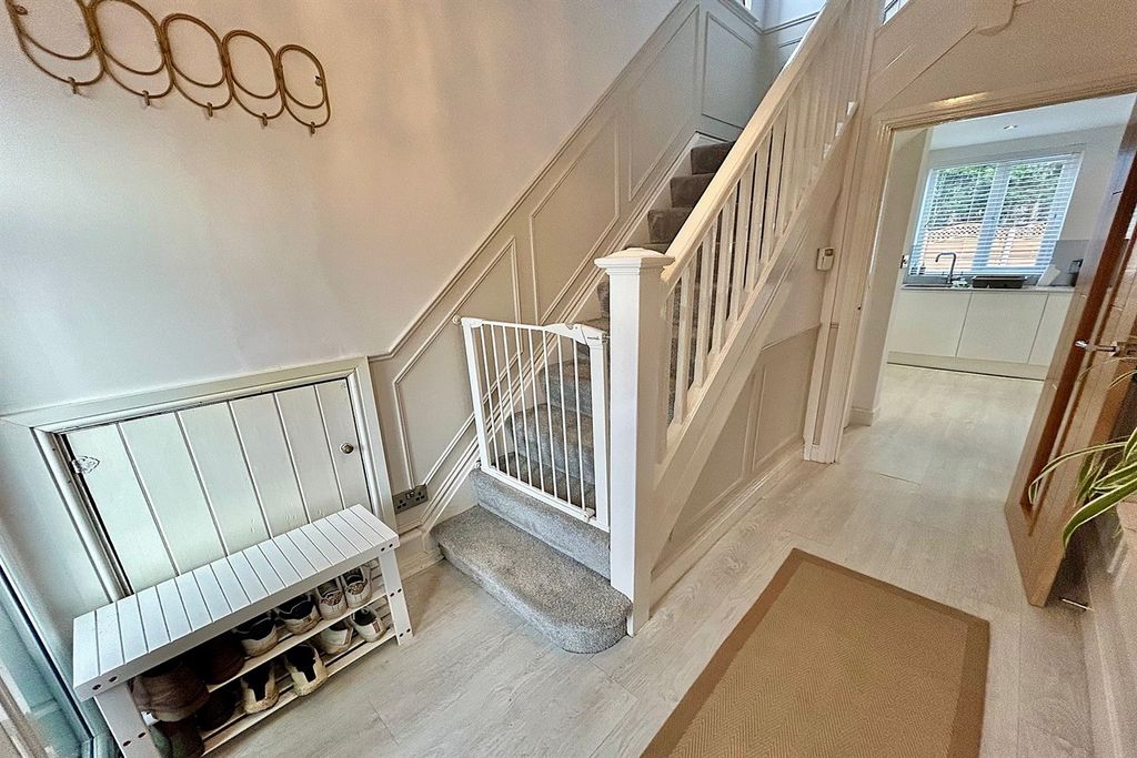 Property photo 2 of 23 Entrance Hallway