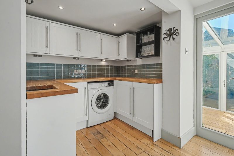 Property photo 3 of 17 Kitchen