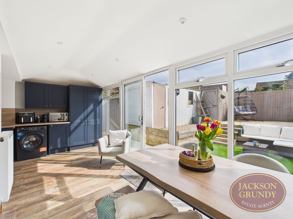 Property photo 2 of 19 The Avenue