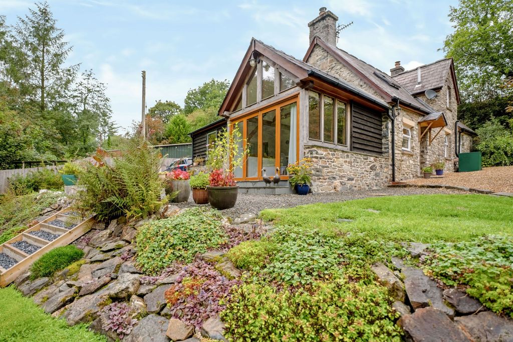 Property photo 3 of 85