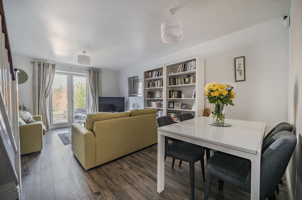 Property photo 2 of 11 1356088-13-68c94c...