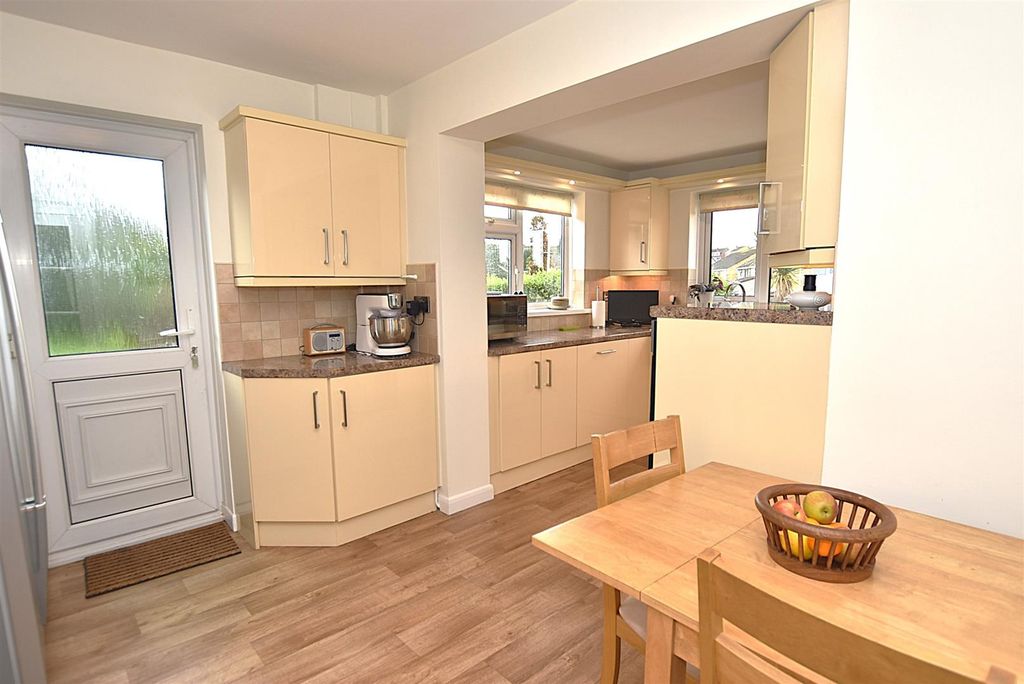 Property photo 2 of 24 Kitchen/Breakfast Room