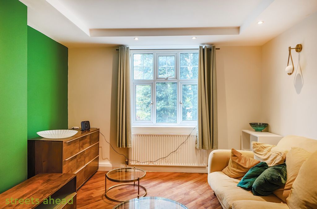 Property photo 2 of 12 Ae1d89Ab-Bc0d-406...
