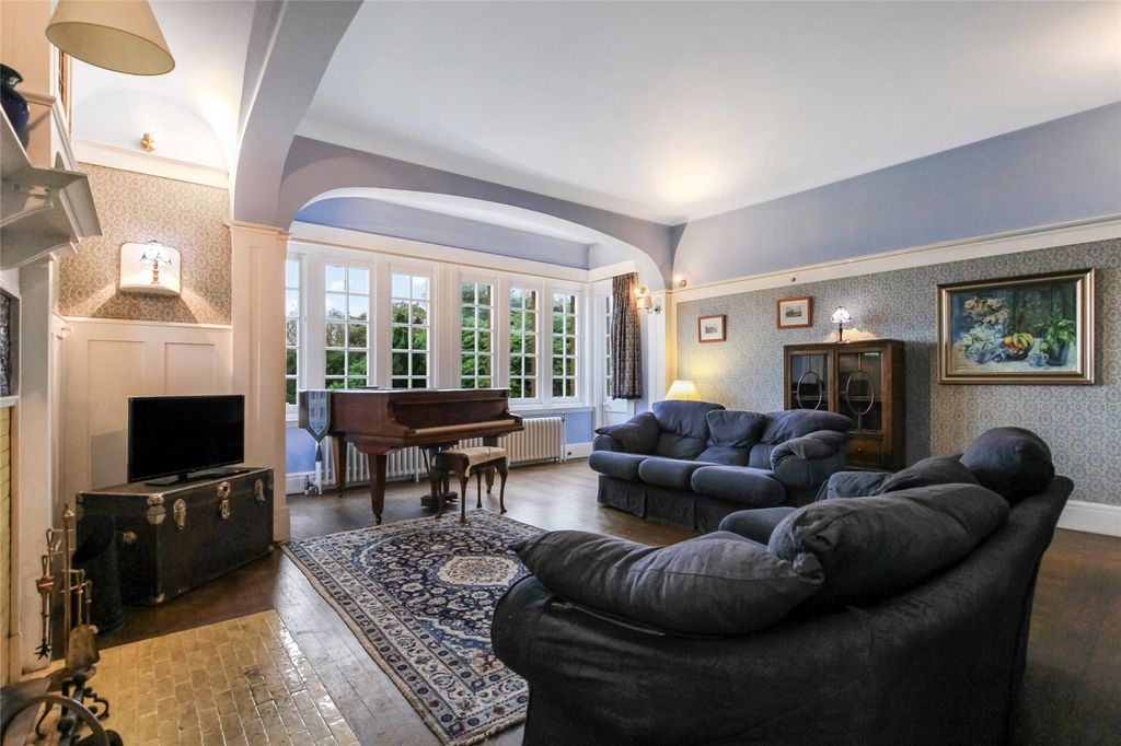 Property photo 2 of 18 Formal Living Room