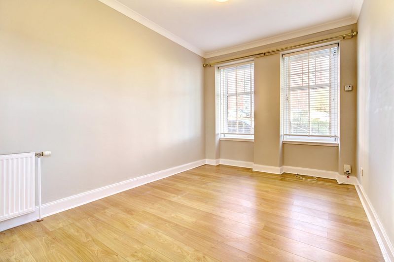 Property photo 3 of 20 Lounge