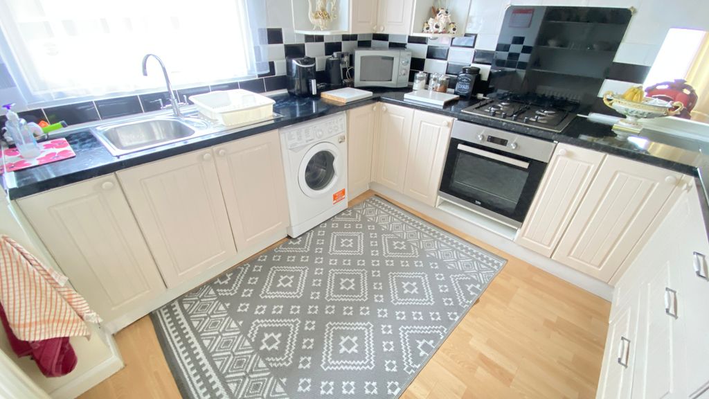 Property photo 3 of 16 Img_E8102