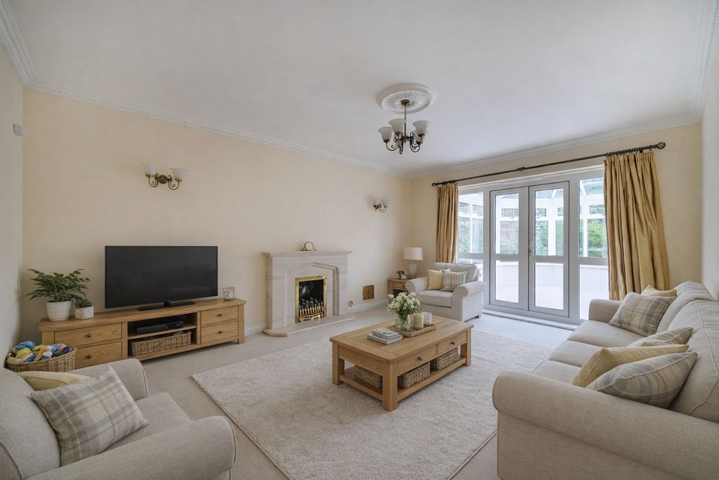 Property photo 3 of 21 Virtual Stage - Lounge