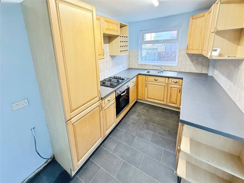 Property photo 2 of 8 Kitchen