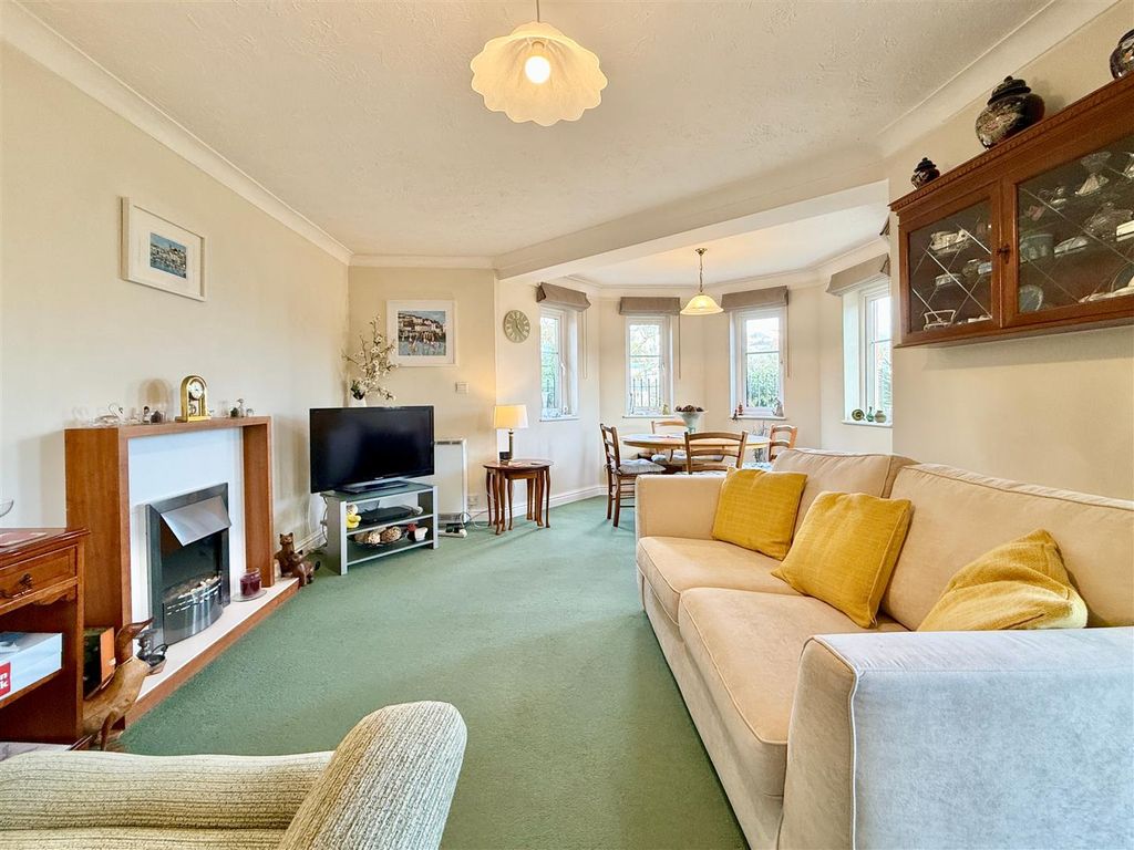 Property photo 2 of 15 Lounge.Jpg