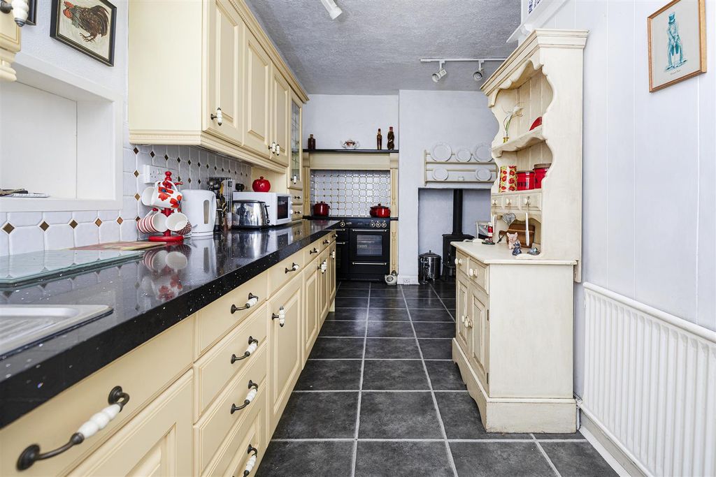 Property photo 2 of 49 Breakfast Kitchen