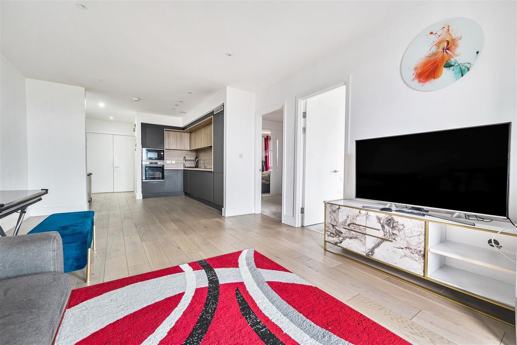 Property photo 2 of 8