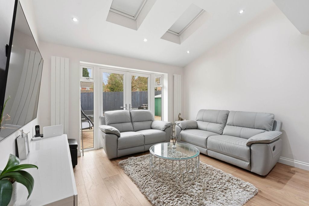 Property photo 3 of 27 Living Room