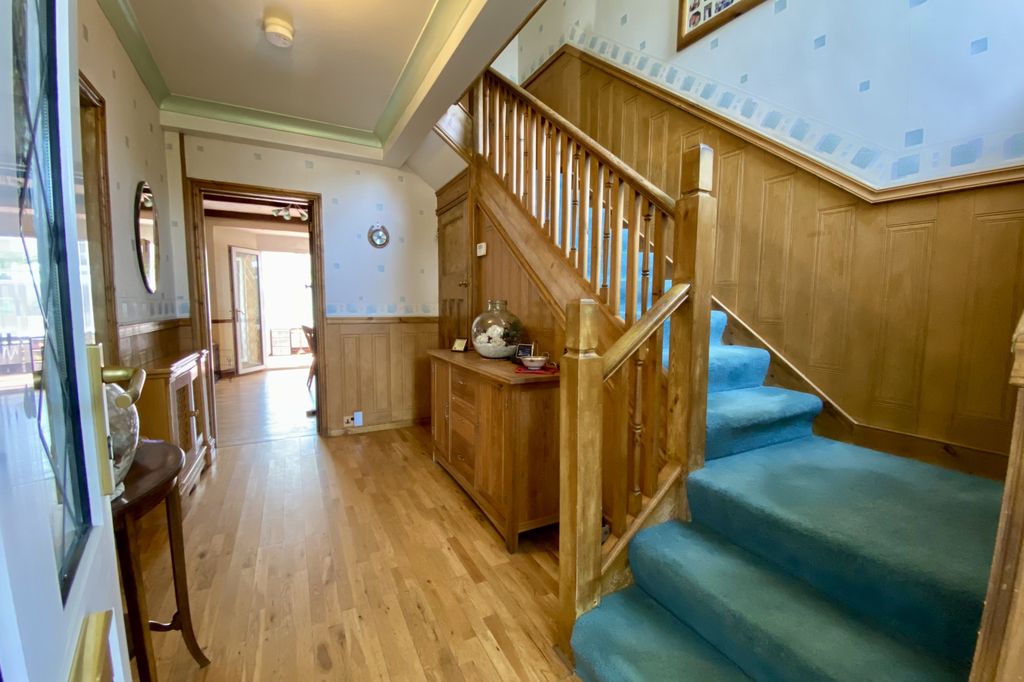 Property photo 2 of 25