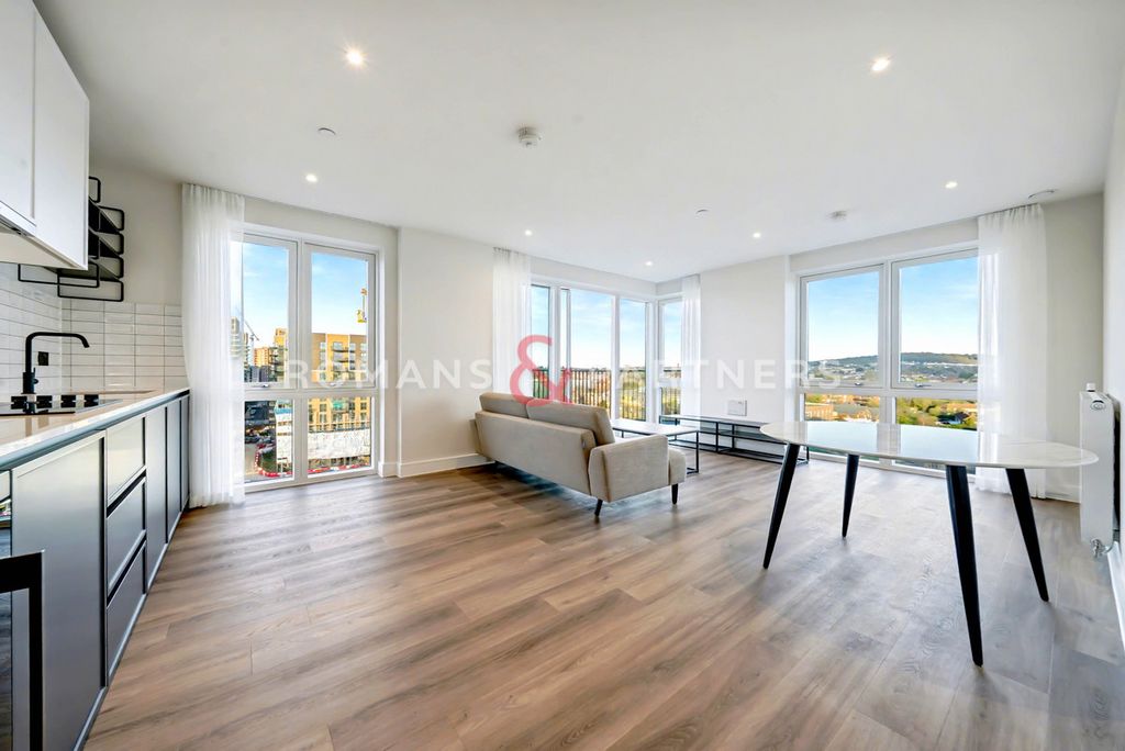 Property photo 3 of 12