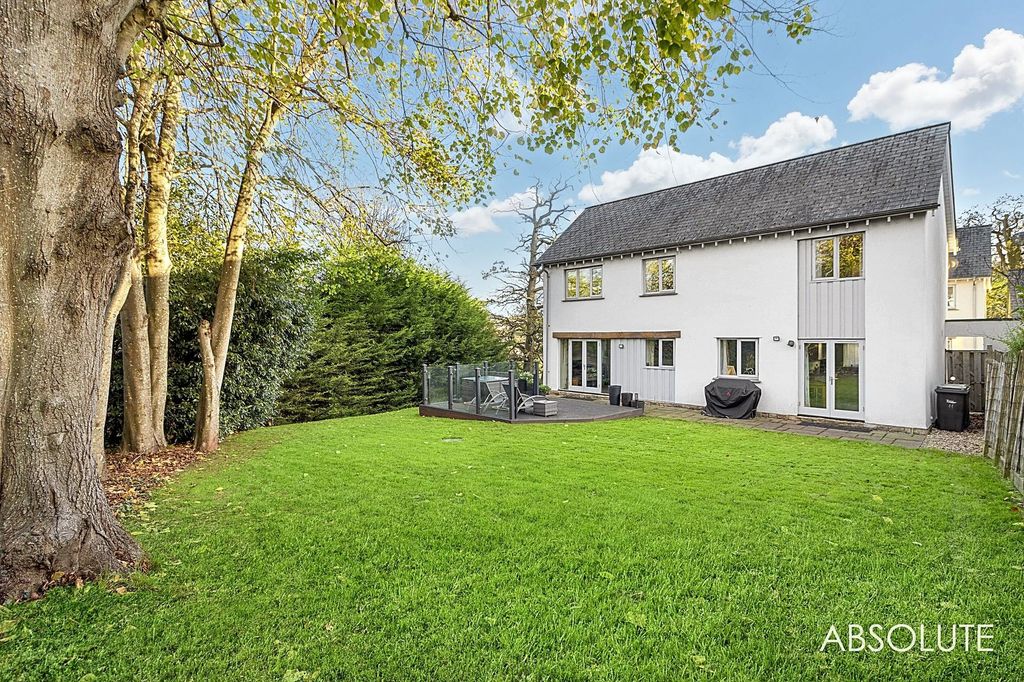 Property photo 1 of 32