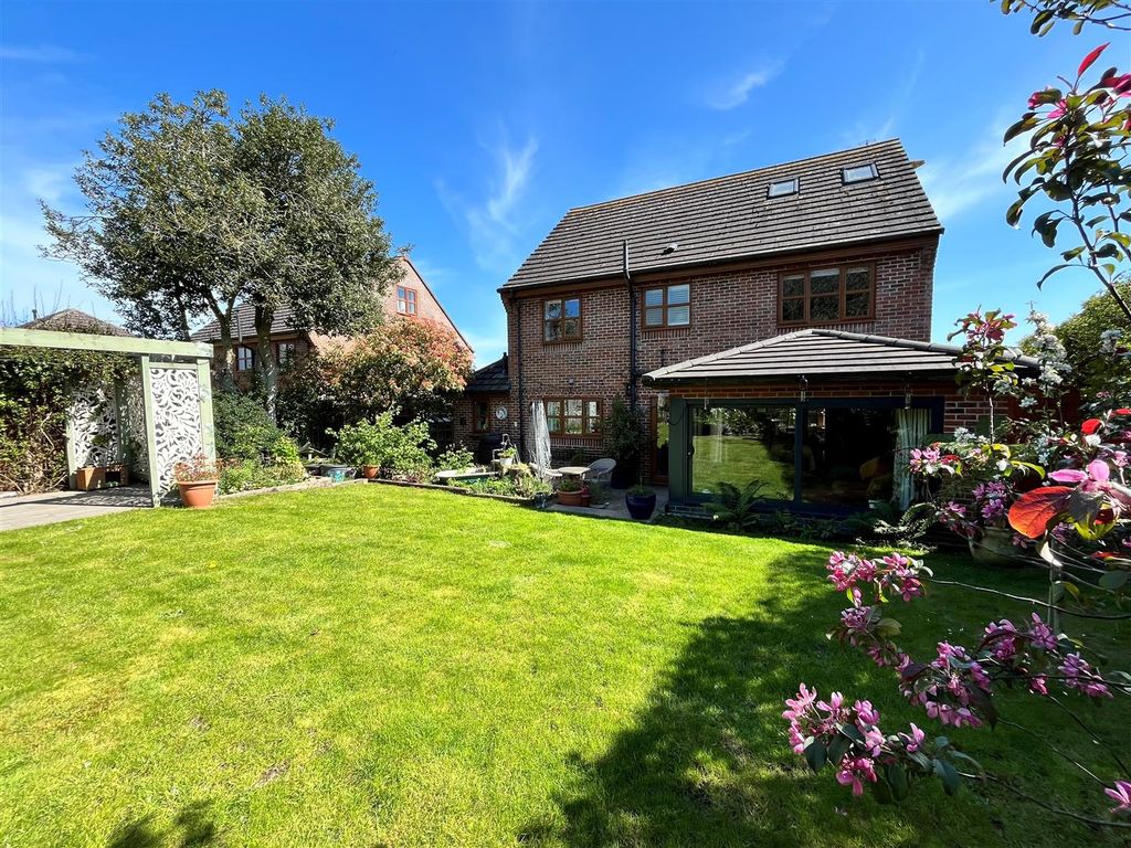 Property photo 2 of 33