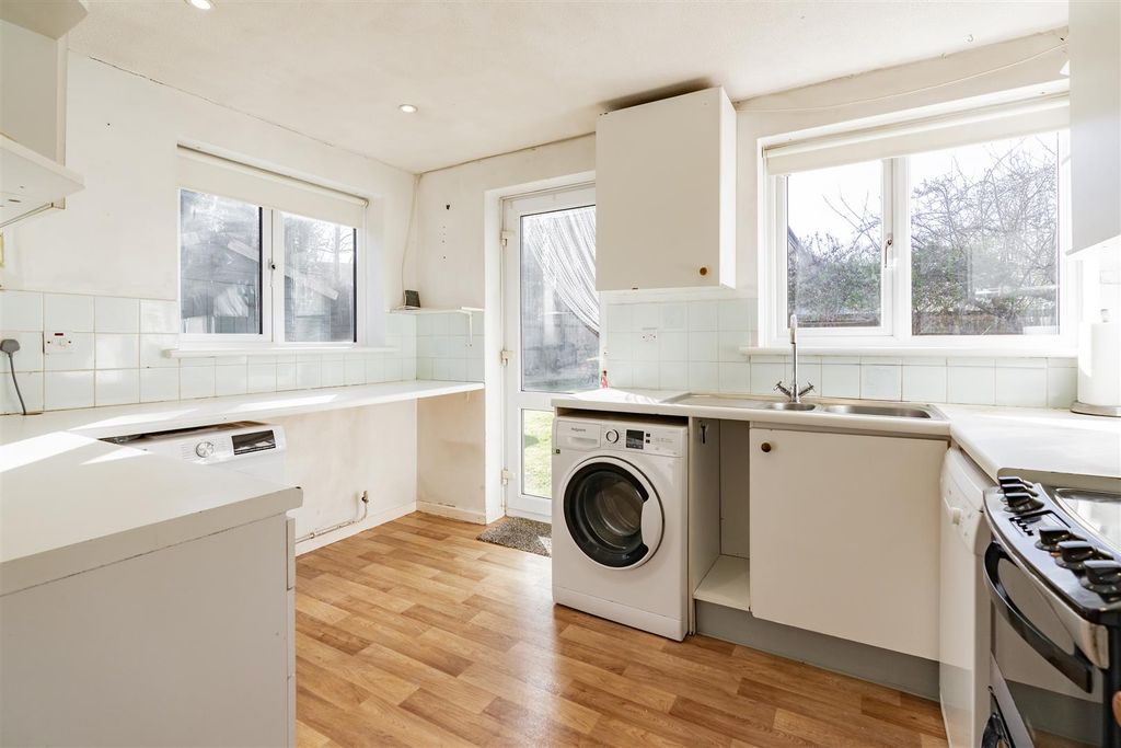 Property photo 3 of 21 84 Chapel Wood-Hr19.Jpg