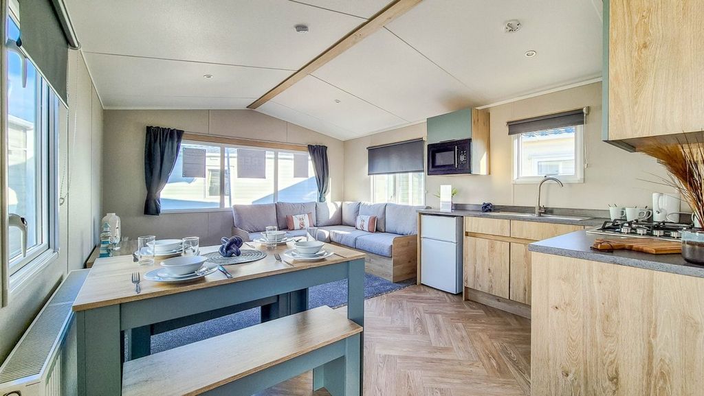 Property photo 2 of 19 Untitled 4