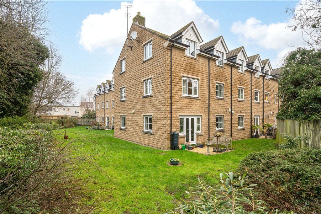 Property photo 1 of 18 Gardens