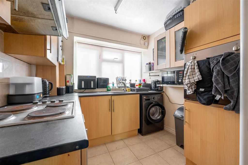Property photo 3 of 15 Kitchen.Jpg