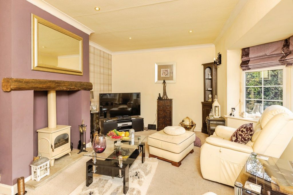 Property photo 2 of 21