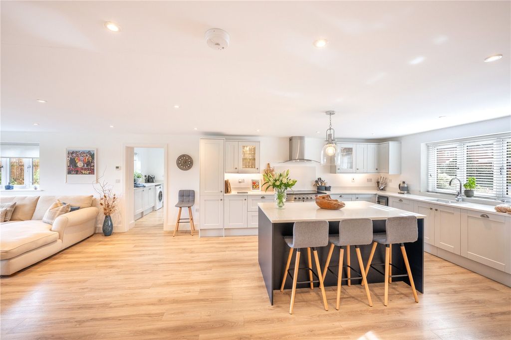 Property photo 2 of 37 Picture No. 19