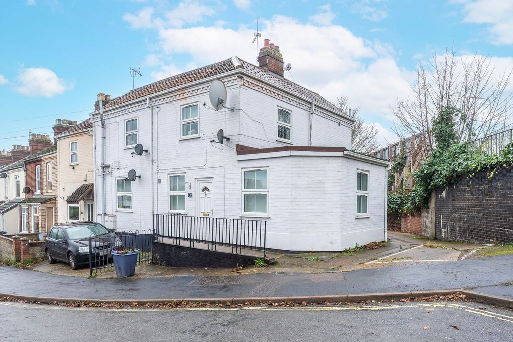 Property photo 2 of 14