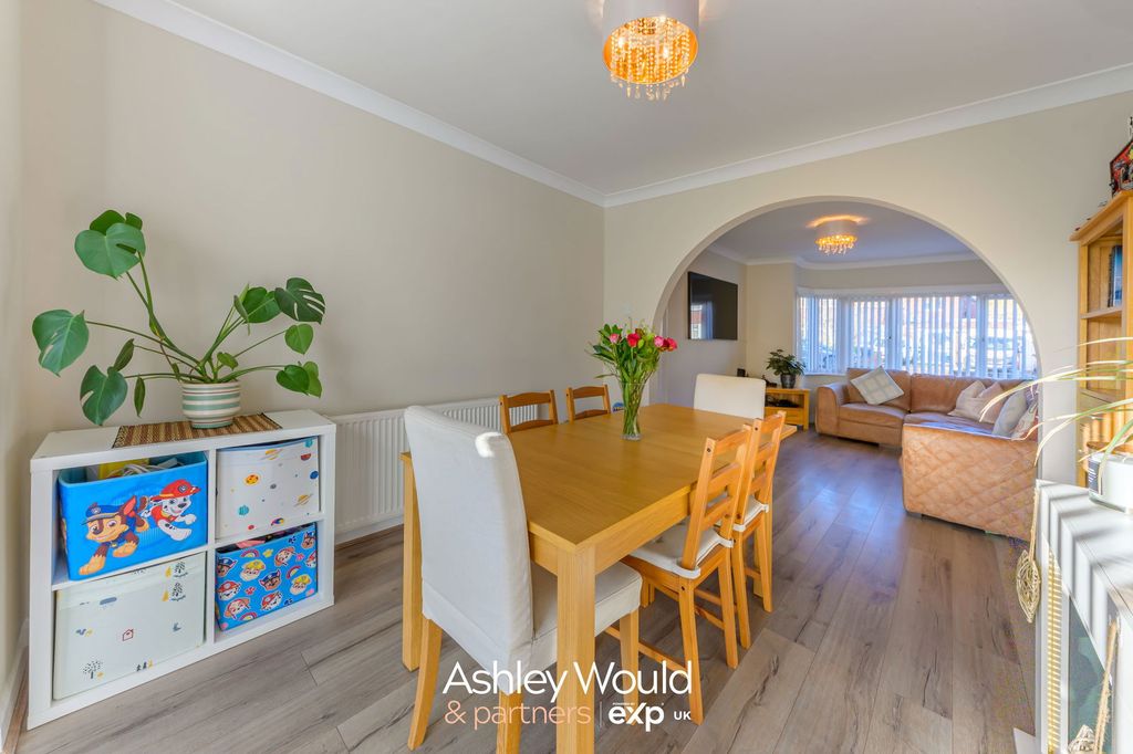 Property photo 2 of 27