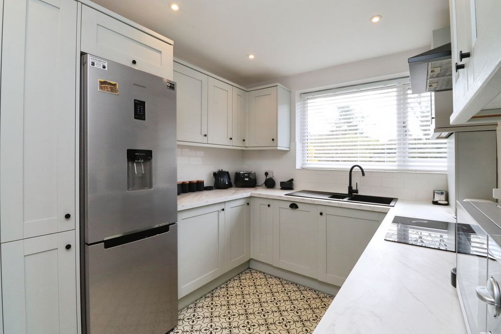 Property photo 3 of 11 Photo 7