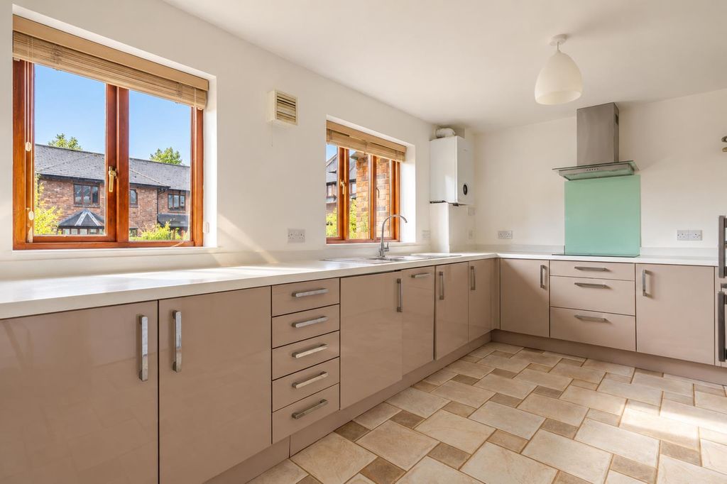 Property photo 3 of 13 12 Finings Court-03.Jpg