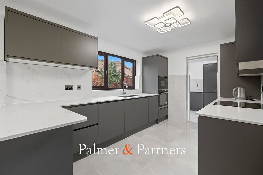 Property photo 2 of 28 Picture No. 22