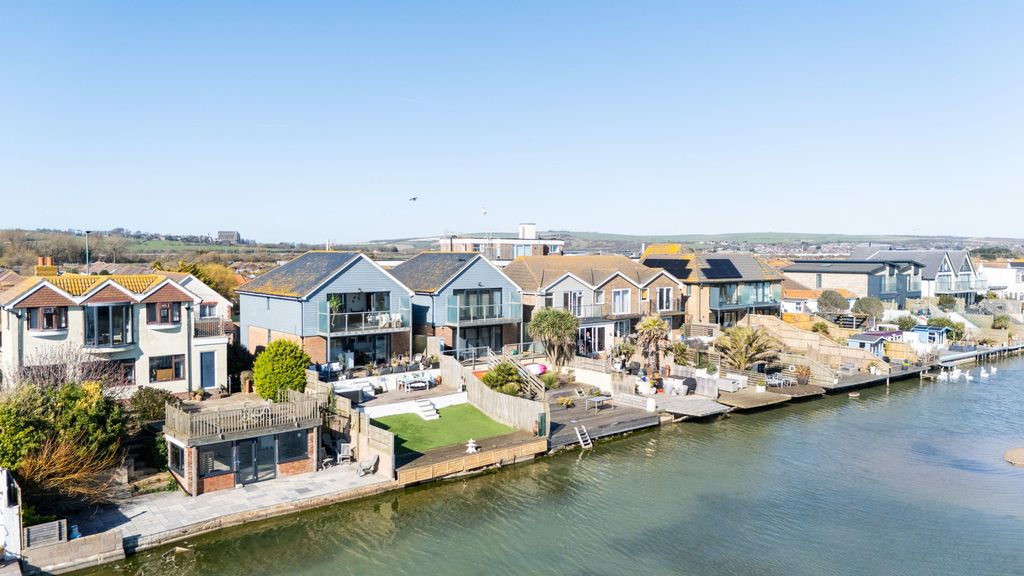 Property photo 1 of 33