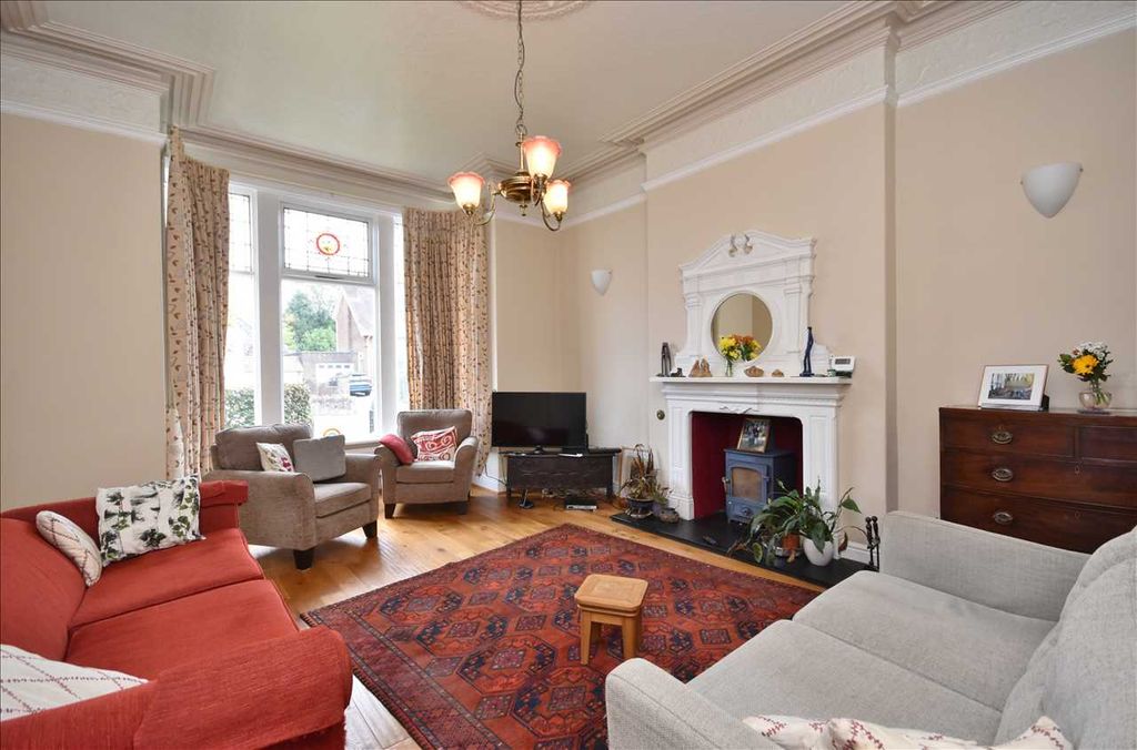 Property photo 3 of 28